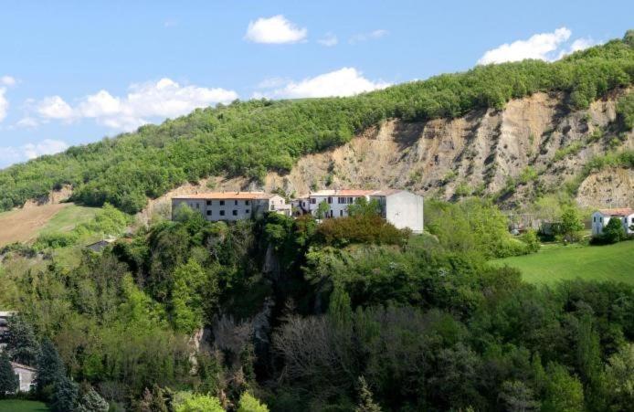 Locanda Delle Grotte Di Onferno Hotel Gemmano Exterior foto